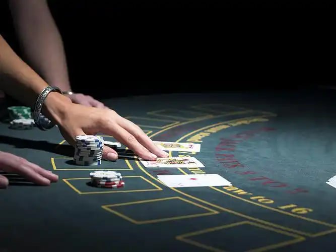 Myanmar National League ဘောလုံးပြိုင်ပွဲ Live Sportsbook Bet ထိုးနေသောမြင်ကွင်း